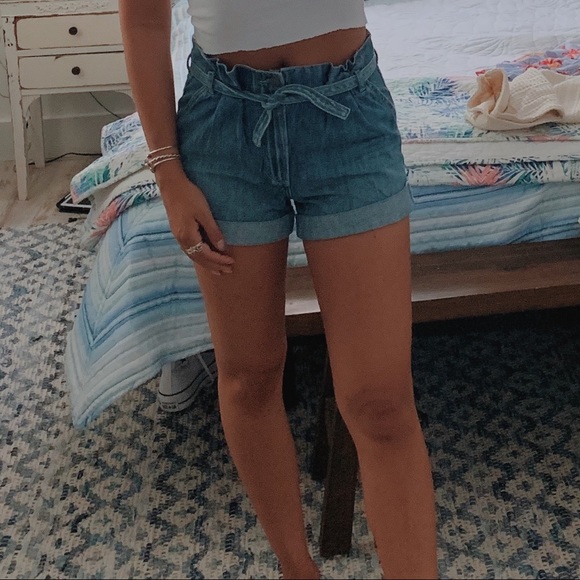 Adorable paper bag shorts! - Picture 2 of 3